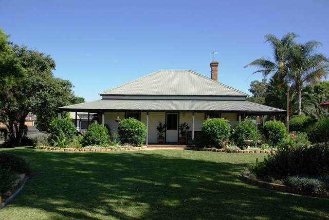 203 MacQueen Street