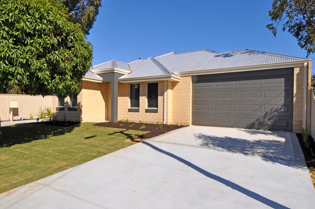 2/18 Dounley Street
