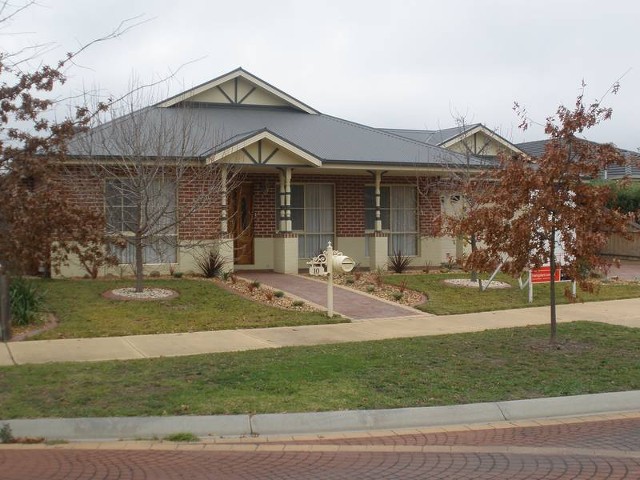10 Beaconhill Drive