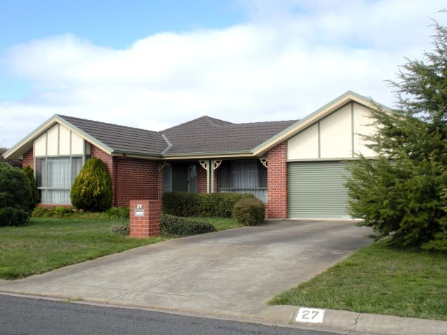 27 Arrandale Avenue
