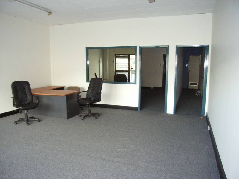 OFFICE WITH FRONT & REAR PARKING Picture 1