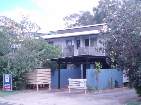 Stylish Townhouse in Cotton Tree Picture 1