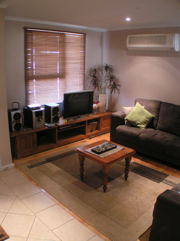 Neat Three Bedroom Unit Picture 3