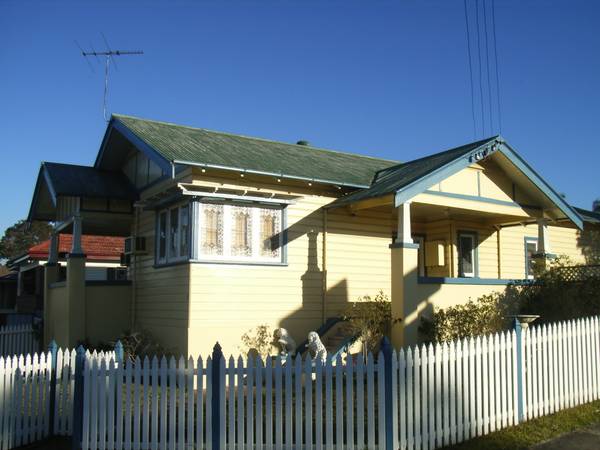 HOME & GRANNY FLAT Picture 1