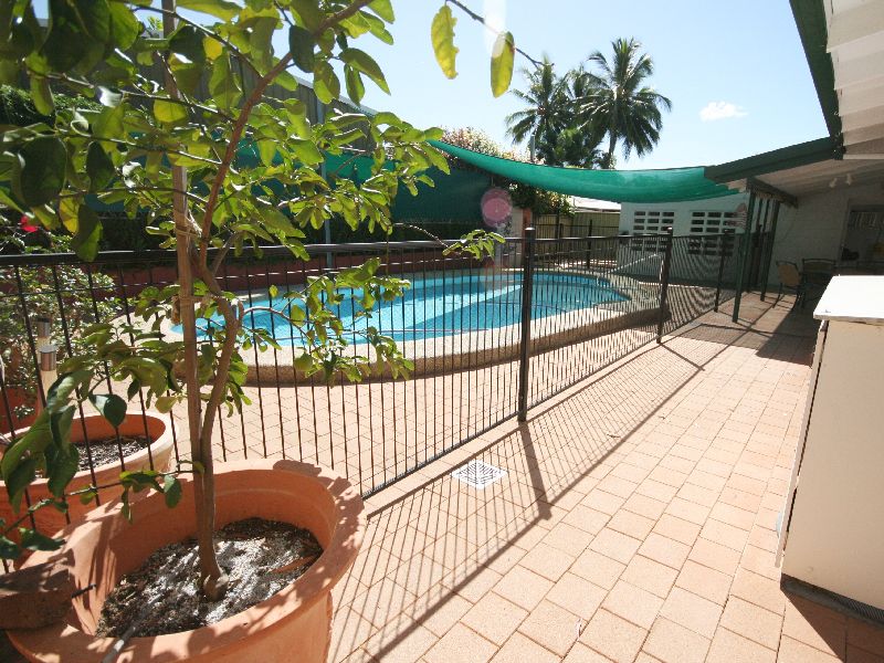 Private, Peaceful, Pet Friendly Property in Paradise with OWN PERSONAL POOL and NO BODY CORPS! Picture 2