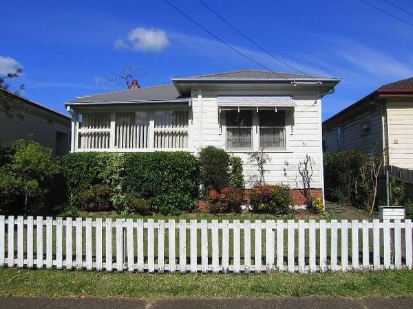 OVERLOOKING LAMBTON PARK & ROTUNDA Picture 1