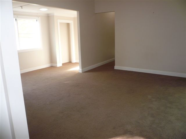 Neat & Tidy 3 Bedroom House with Water Views. Picture 3