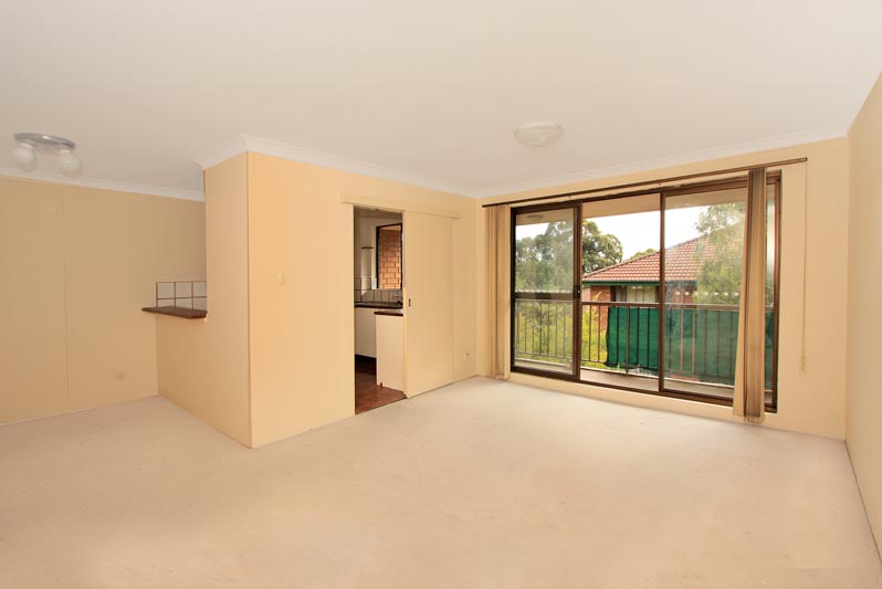 Beautifully Laid Out 2 Bedroom Unit on the Top Floor Picture 3