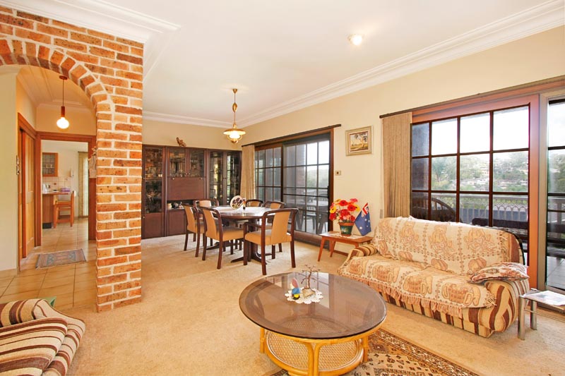 Huge Brick Home in Quiet Cul-De-Sac - Perfect for the Growing Family Picture 3