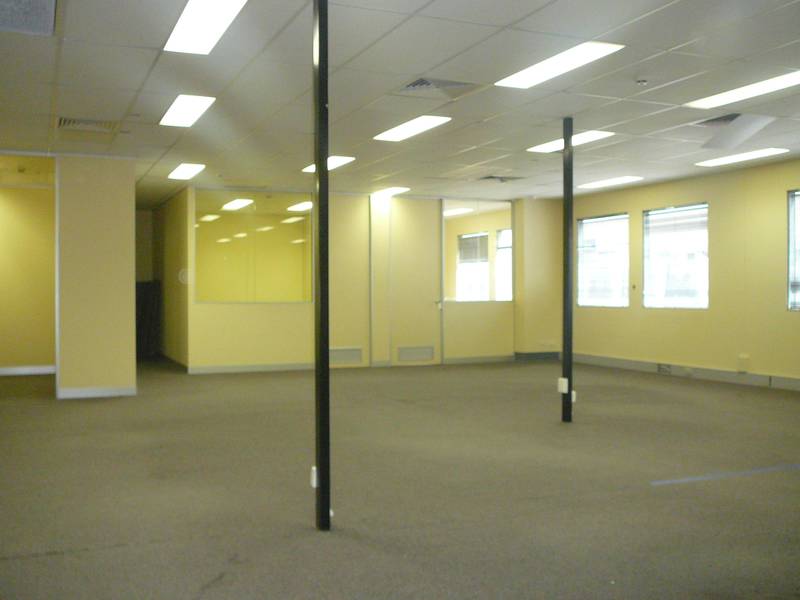 OFFICES - WERRIBEE PLAZA Picture 3