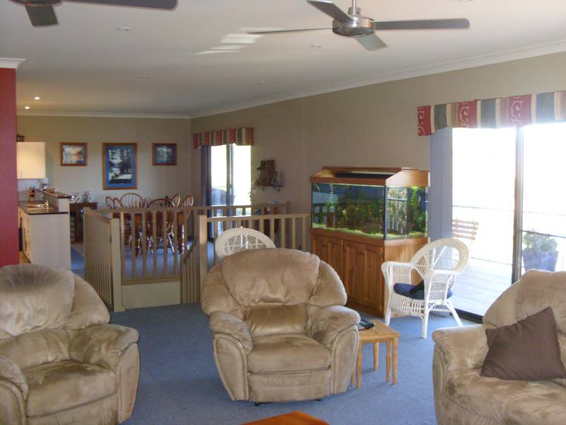 Large East Jindabyne Home Picture 3