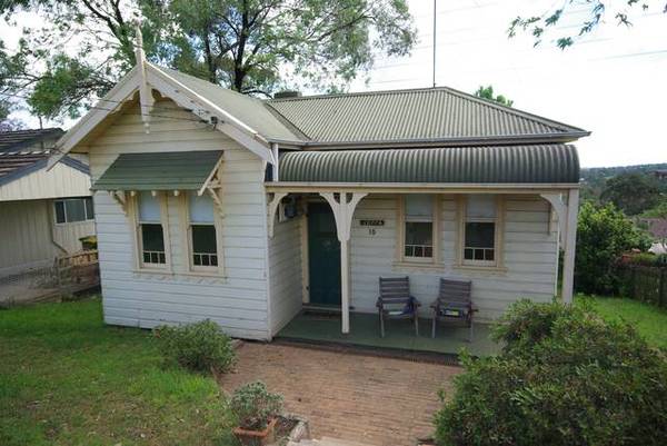 FULLY RENOVATED 3 BED HOME Picture 1