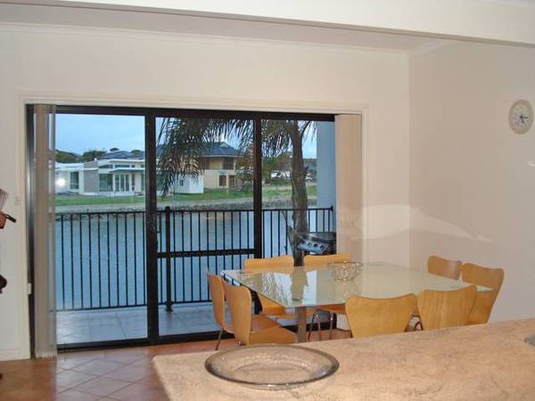 MODERN & WATERFRONT, WHAT MORE COULD YOU WANT? Picture 2