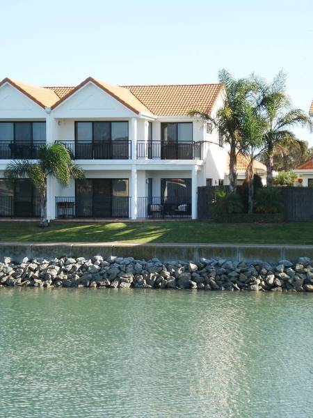 MODERN & WATERFRONT, WHAT MORE COULD YOU WANT? Picture 1