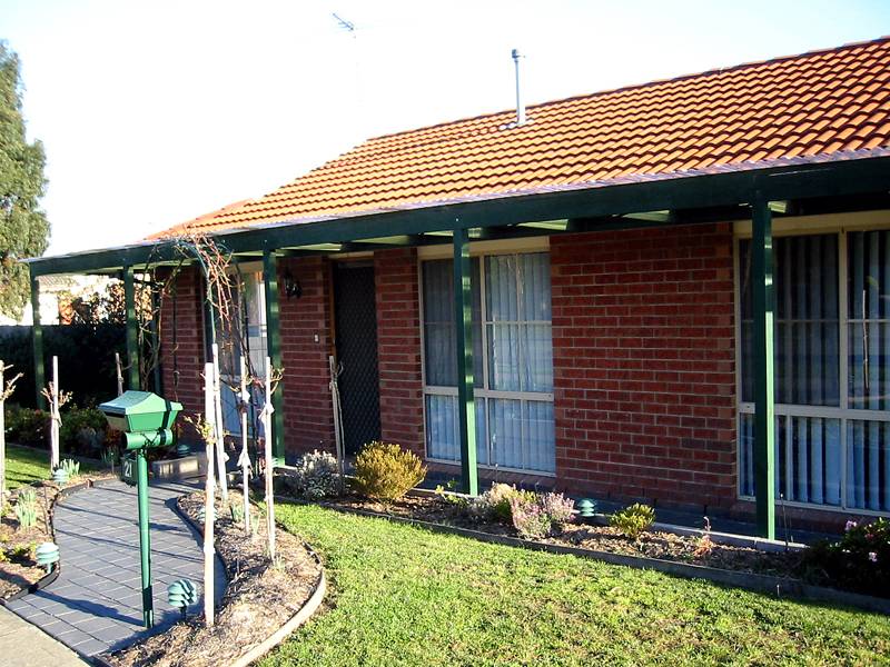 COVERED REAR PERGOLA Picture 1