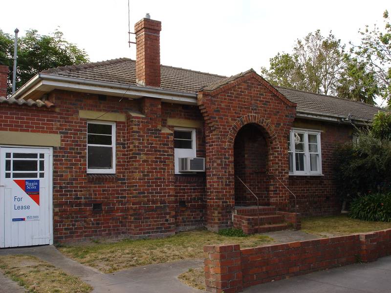 Two bedroom Semi Detached - close proximity to Monash Freeway access & Gardiners Creek Bike Path! Picture 1