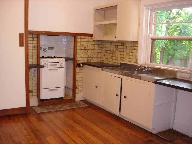 Two bedroom Semi Detached - close proximity to Monash Freeway access & Gardiners Creek Bike Path! Picture 2