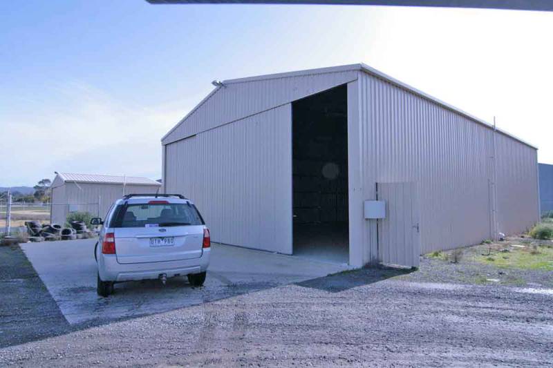 LARGE- NEAR NEW INDUSTRIAL SHED Picture 1