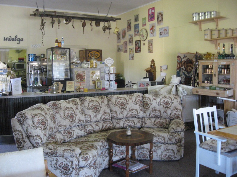 OLD WORLD CHARM COFFEE SHOP AND ANTIQUES GIFTS Picture 3