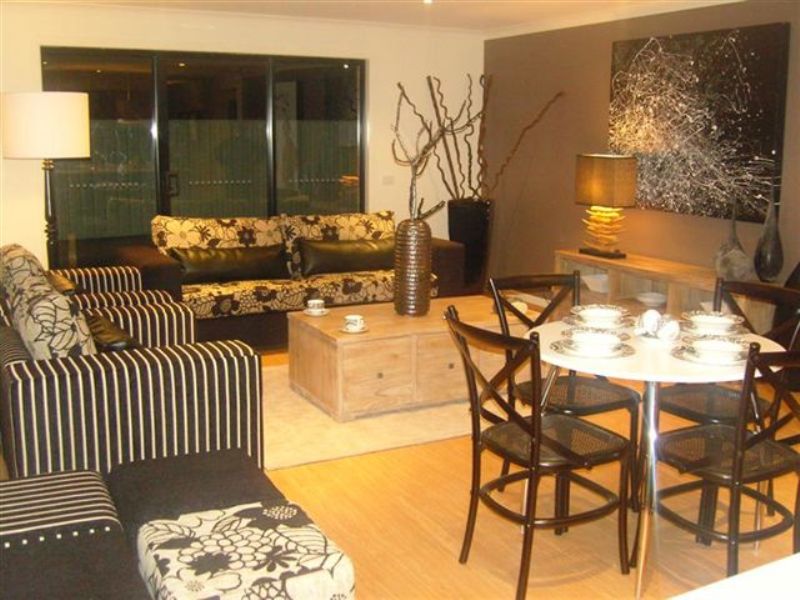 Fully Furnished Townhouse Oozes Comfort and Class. Picture