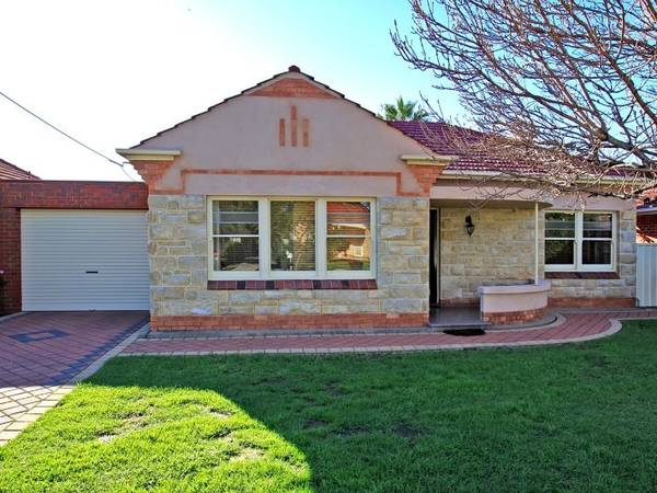 FABULOUS FREESTONE FRONTED RENOVATED HOME Picture 1