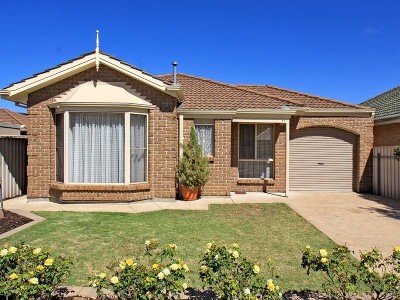 Established Courtyard Home Ready To Go Picture