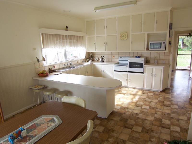Immaculately Presented 4 Bedroom Family Home Picture 2