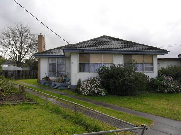 THREE BEDROOMS AND QUIET COURT LOCATION Picture 1