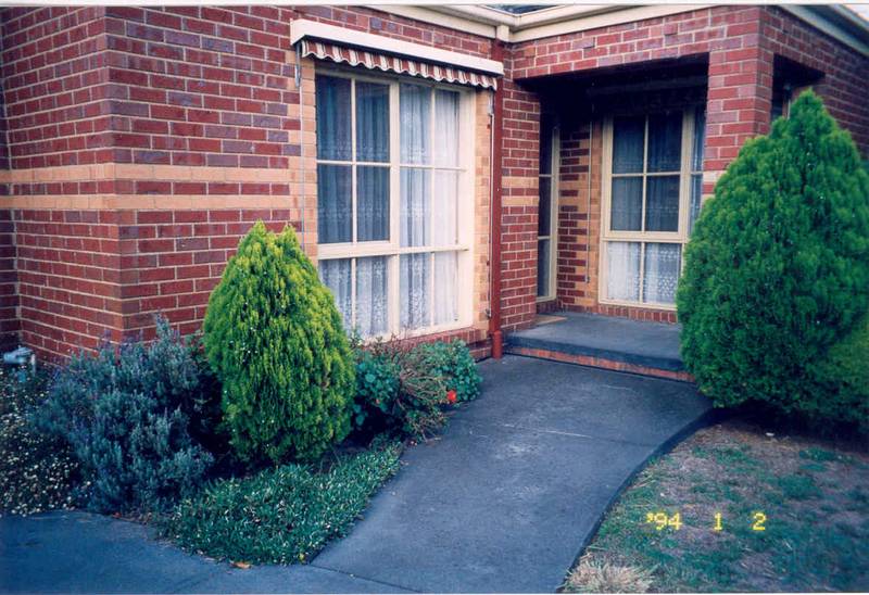 DOUBLE LOCK UP GARAGE IN BOX HILL CENTRAL Picture 1