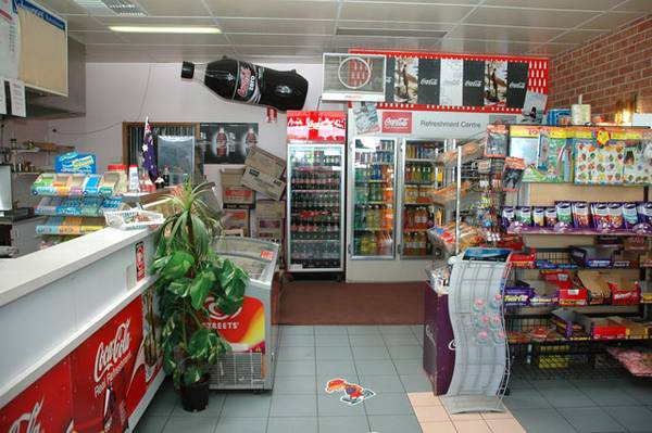 Takeaway Food - Hazelbank Milk Bar/Fish & Chips Plus 3 Bedroom Brick Veneer Residence For Lease Picture 3