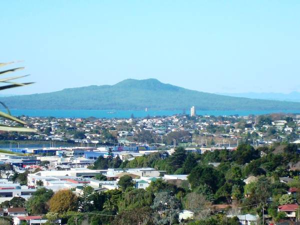 3 Bedroom Home with Rangi Views Picture 2