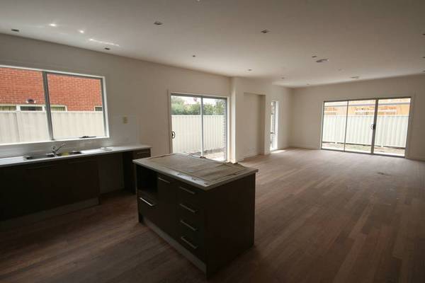 Sensational Brand New Luxury Townhouse Picture 2