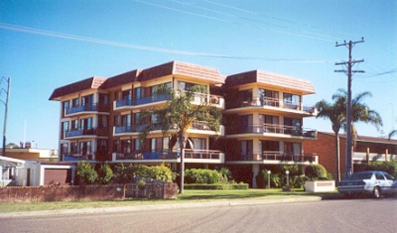 Unit 1 "Champagne Court" 6 Wharf St, Tuncurry Picture 1