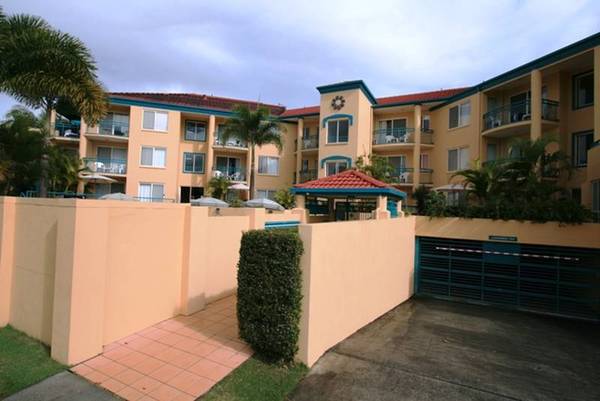 Trendy Chevron Island Apartment: Minutes Walk To The Cafe Precinct Picture 1