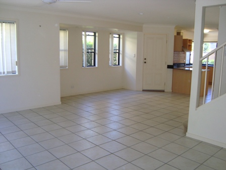 Contemporary Style Three Bedroom Villa! Golf Course Precinct! Open Wednesday 1st April at 5.20pm Picture 3