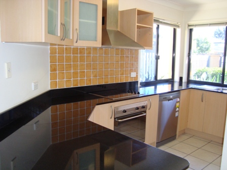 Contemporary Style Three Bedroom Villa! Golf Course Precinct! Open Wednesday 1st April at 5.20pm Picture 2