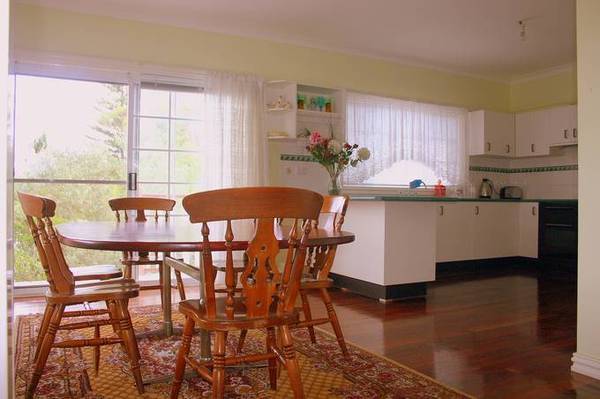 Large family home available NOW! Picture 2