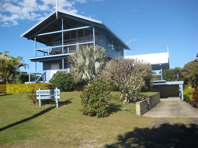 BEACHSIDE MANSION BROOMS HEAD Picture 2