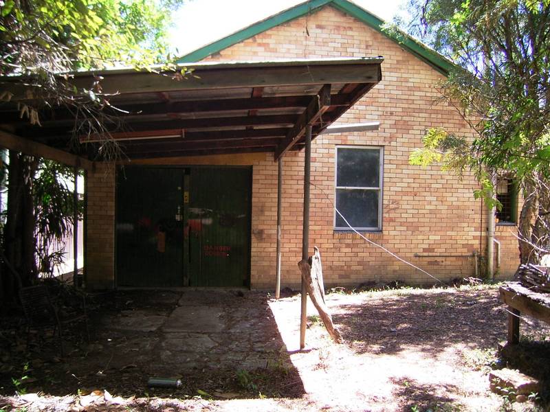 OLDER STYLE SHED Picture 2