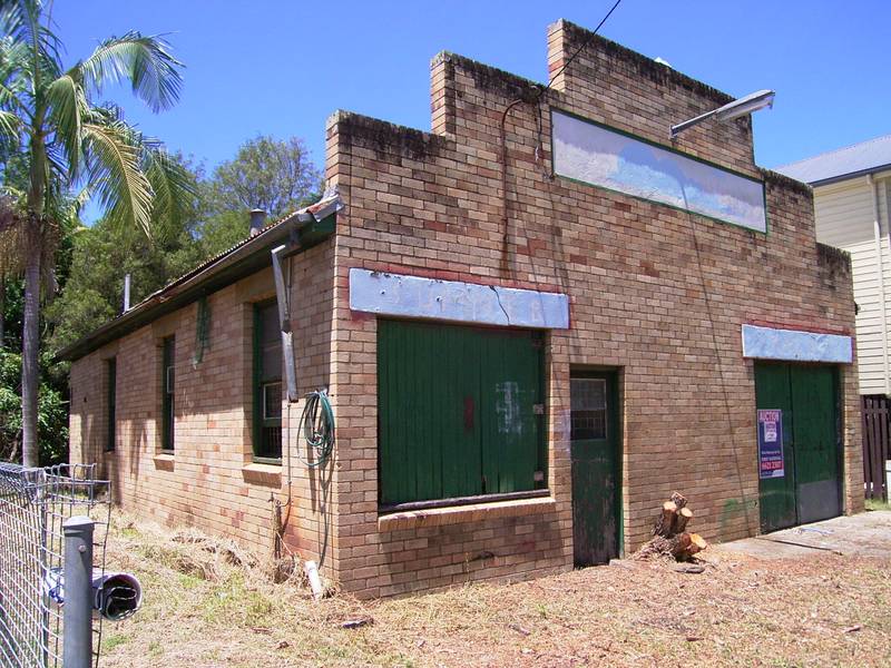 OLDER STYLE SHED Picture 1