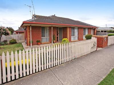 Unique Townhouse on its own title! Picture