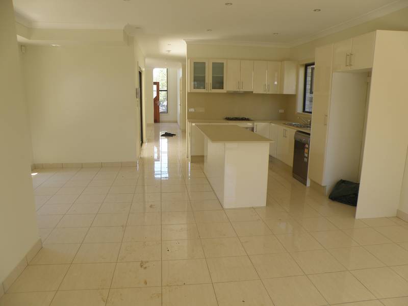 BRAND NEW DUPLEX - LESS THAN 5 MINS WALK TO STATION Picture 2