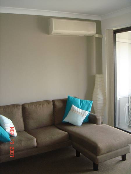 SPACIOUS TWO
BEDROOM -
IN THE HEART OF WEST END - POOL IN COMPLEX - Picture 2