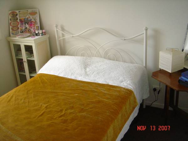 SPACIOUS TWO
BEDROOM -
IN THE HEART OF WEST END - POOL IN COMPLEX - Picture 3