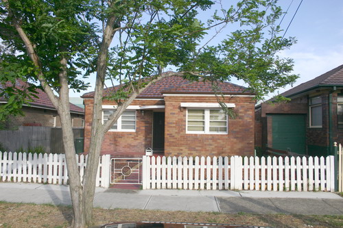 Freshly Painted 2 Bedroom Semi! Picture 1