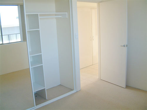 Modern 2 Bedroom Apartment! Picture 3