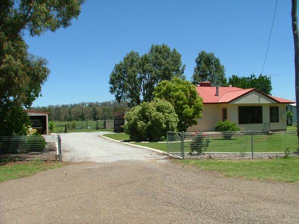 Great property & Close to Town Picture 1