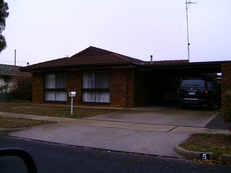 WELL MAINTAINED 4 BEDROOM HOME Picture