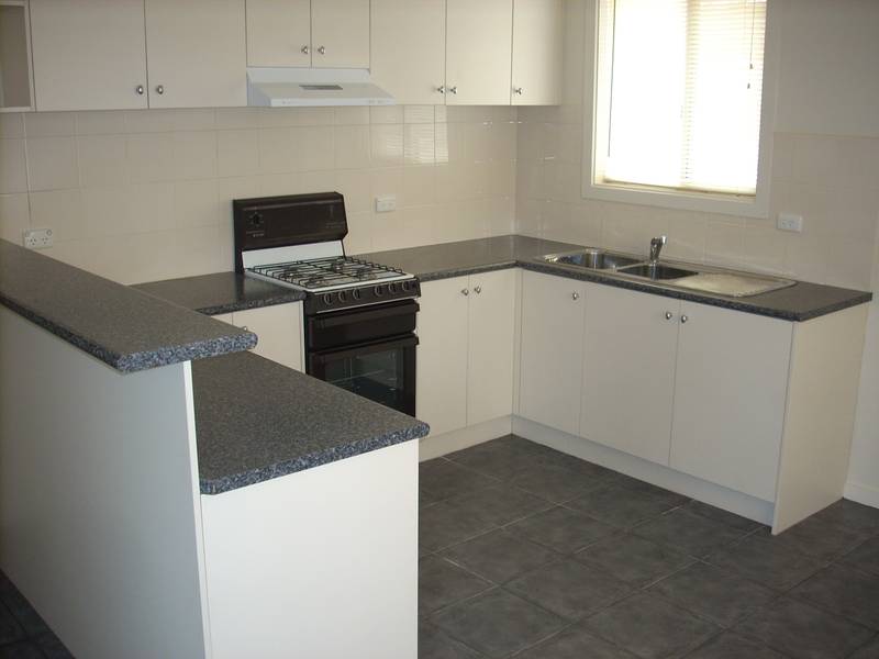 UNDER OFFER/ UNDER CONTRACT Picture 3