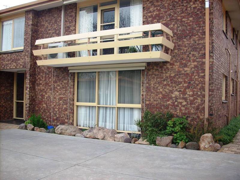 2 BEDROOM UNIT - PERFECT LOCATION! Picture 1